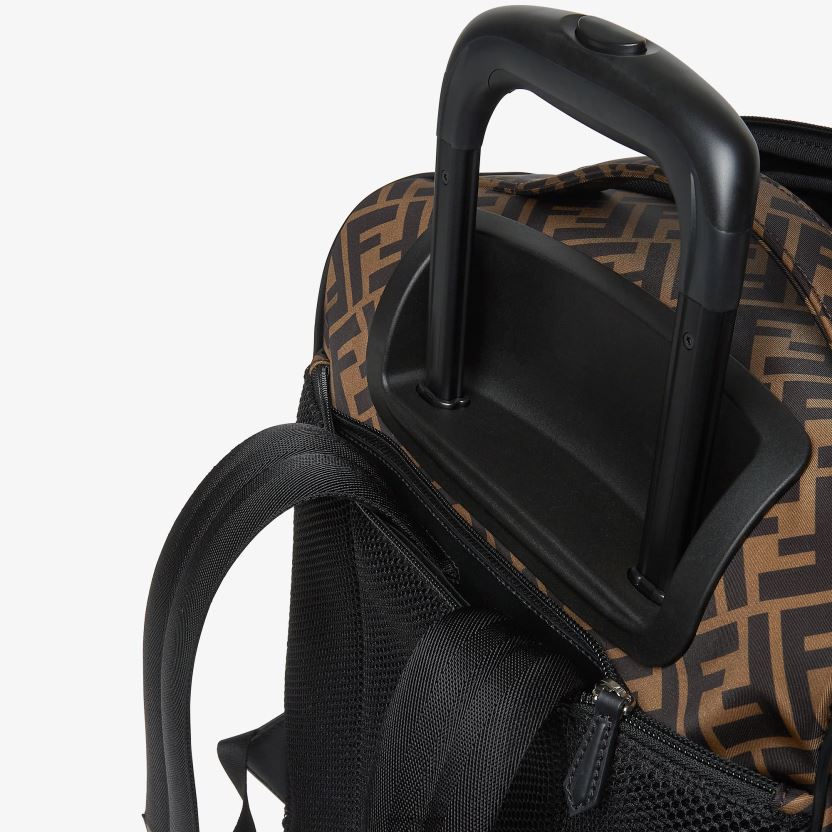 Fendi barn \"back to school\" juniorryggsekk med hjul og all-over logo NXB4XN2827 mote tilbehør