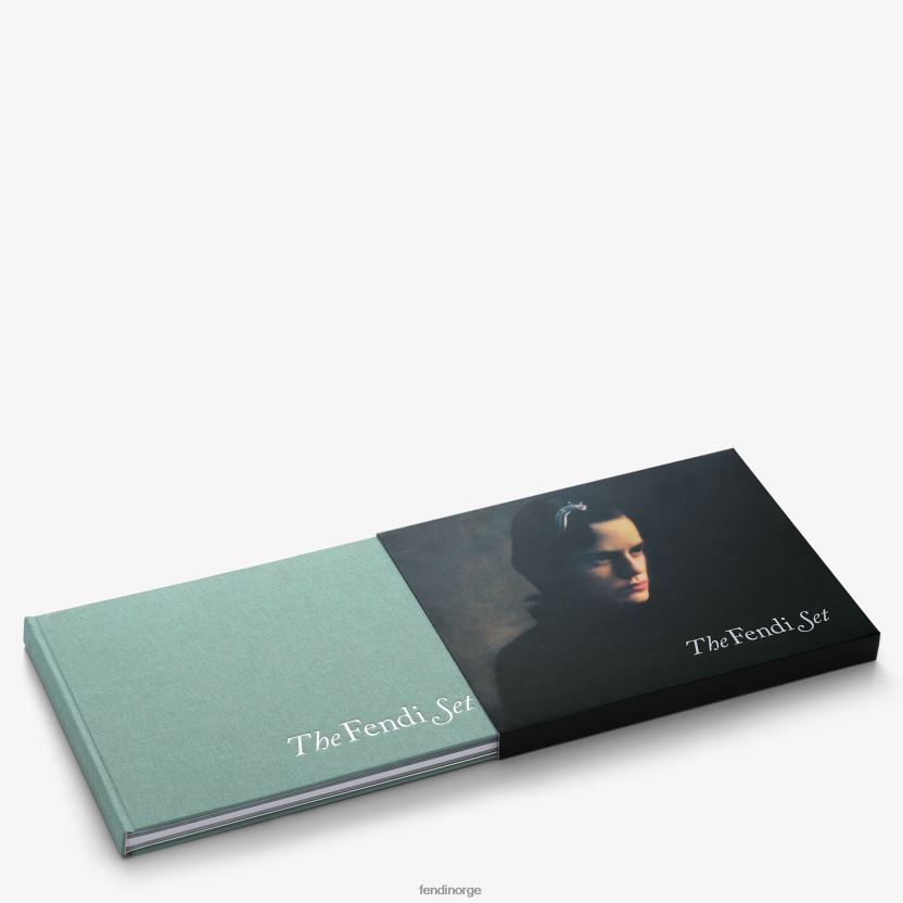 Fendi unisex vår/sommer 2021 couture samling innbundet bok NXB4XN465 mote tilbehør